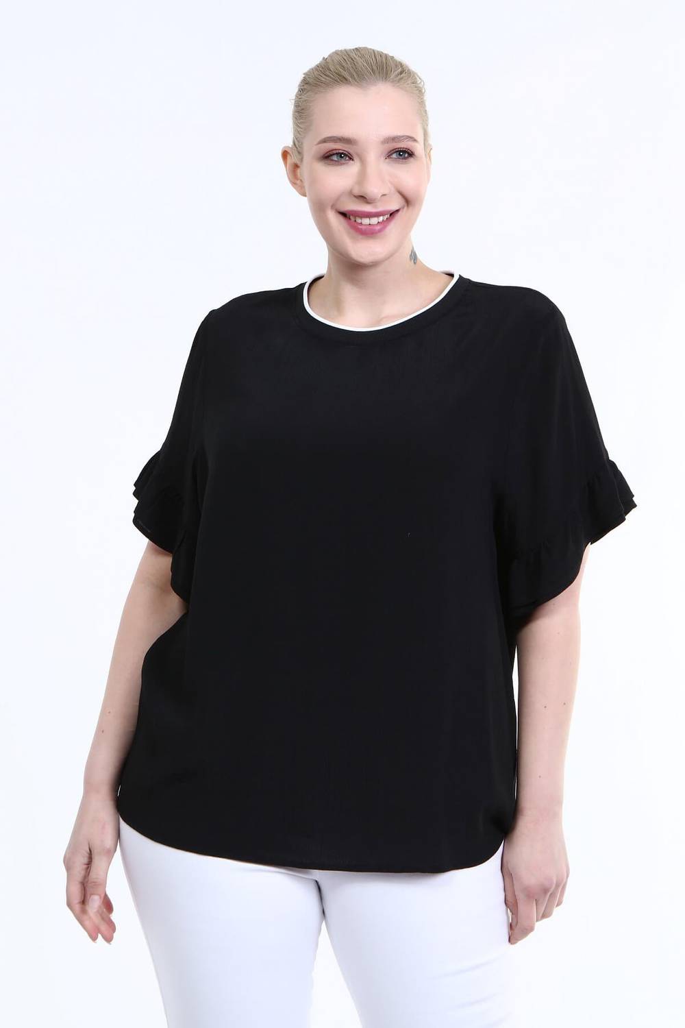 بلوزة بياقة مضلعة