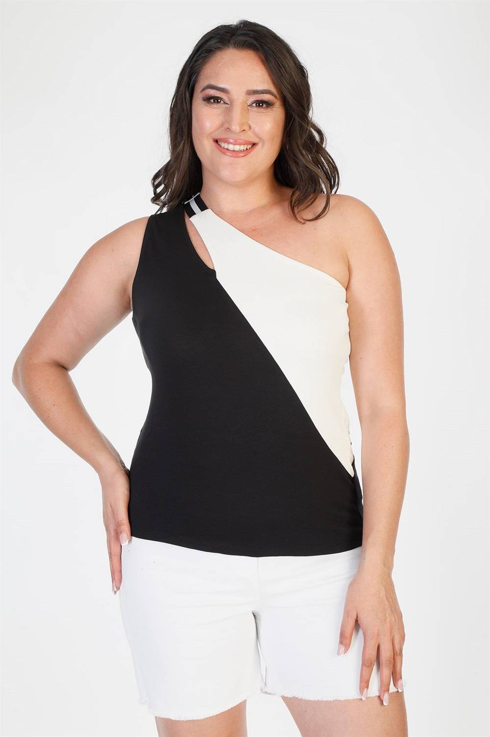 Одно плечо кроп-топ для больших размеров, черный, тонкий трикотаж, эластичный, свободный крой, короткая длина, стильный и комфортный