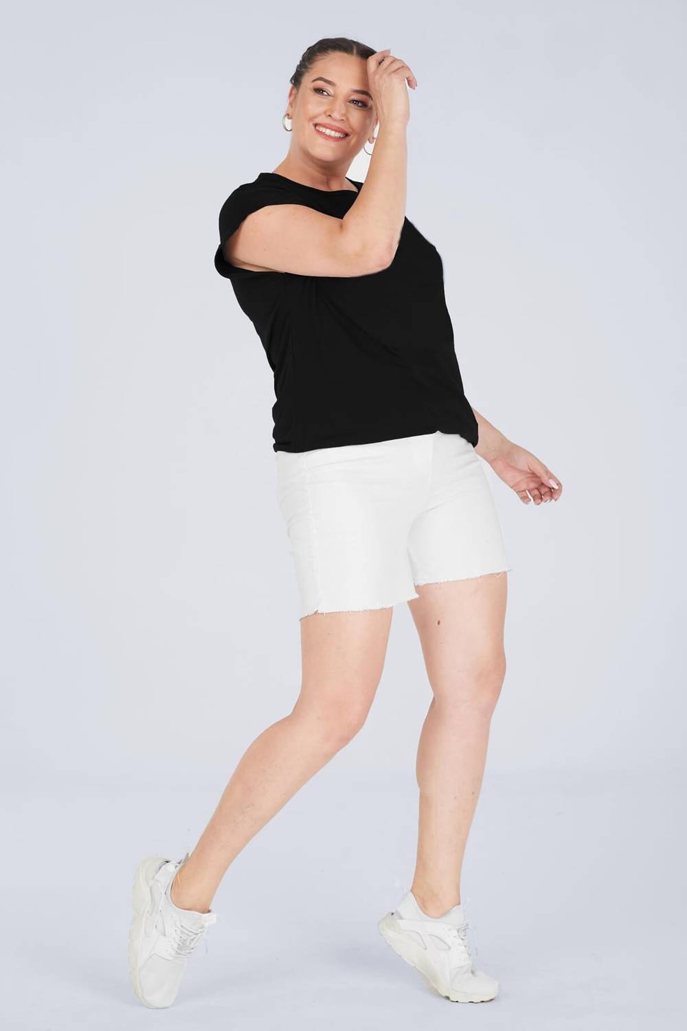 شورت بخصر مطاطي مزين بشراشيب