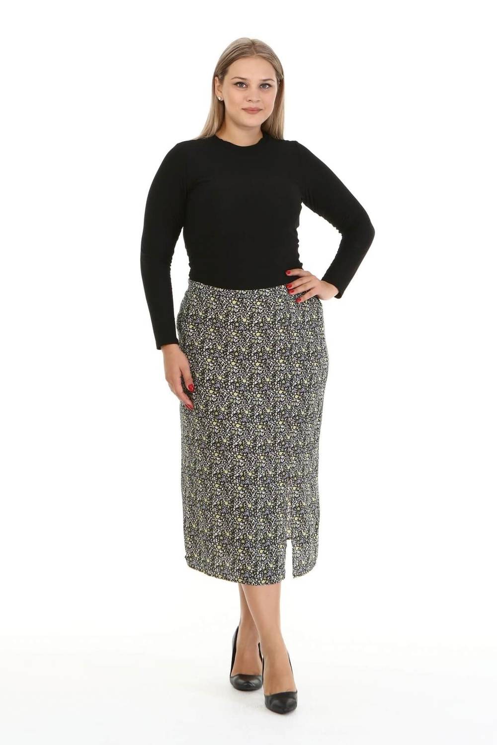 تنورة بفتحة ظهر مرنة