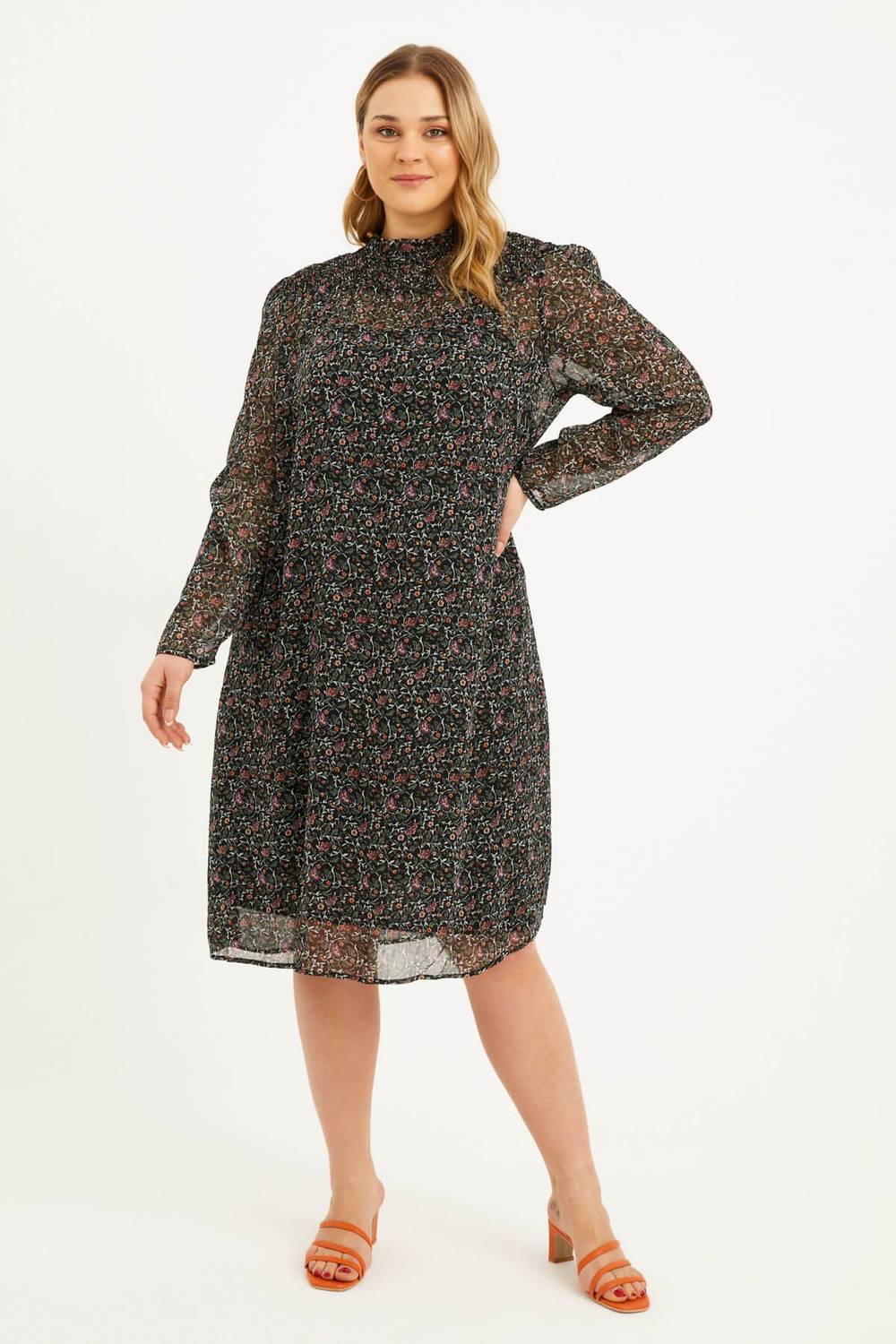 Lined Chiffon Gipe Detailed Dress