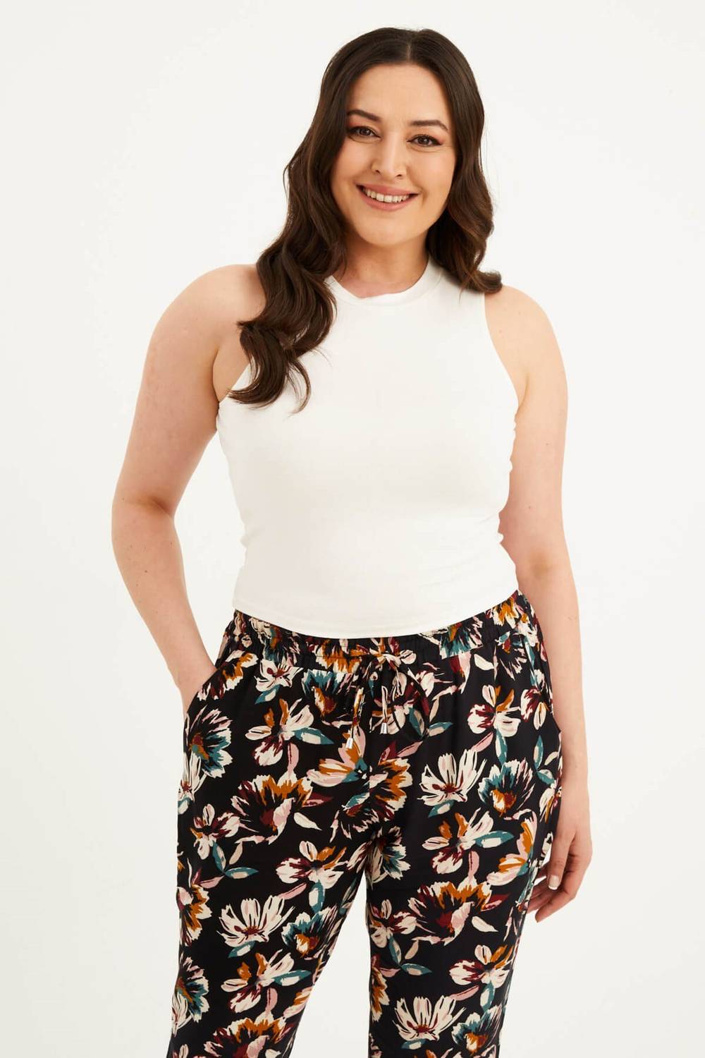 Женская футболка без рукавов большого размера, белый цвет, модель с круглым вырезом, тонкая трикотажная ткань, отличная посадка