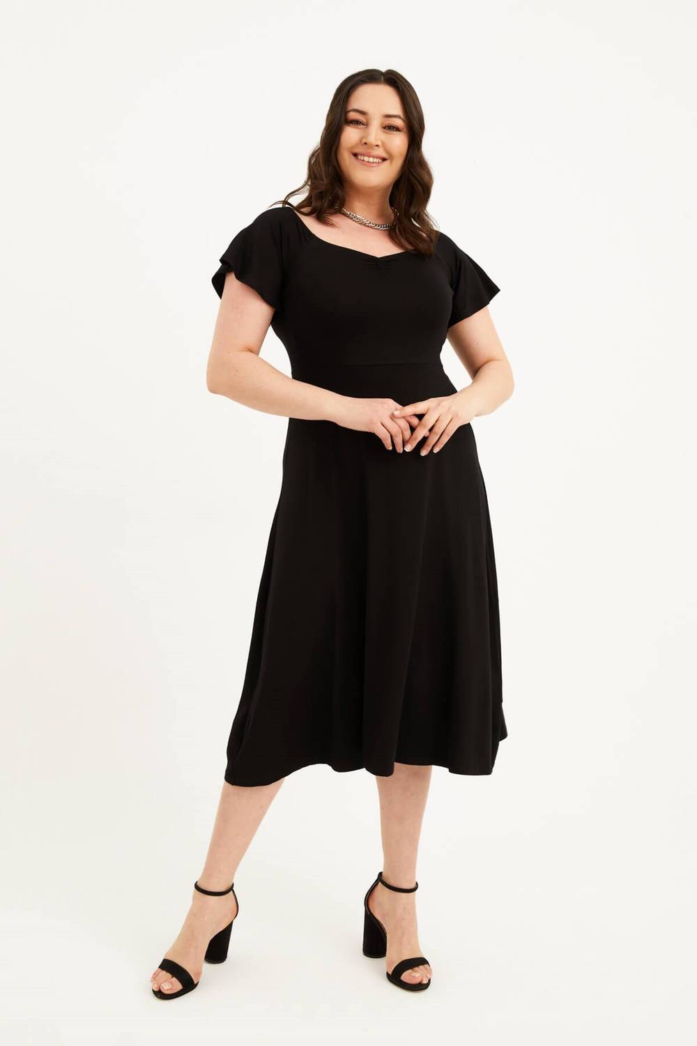 Платье с каплевидным вырезом больших размеров, короткий рукав, свободный крой, тонкая вязаная ткань, цвет черный