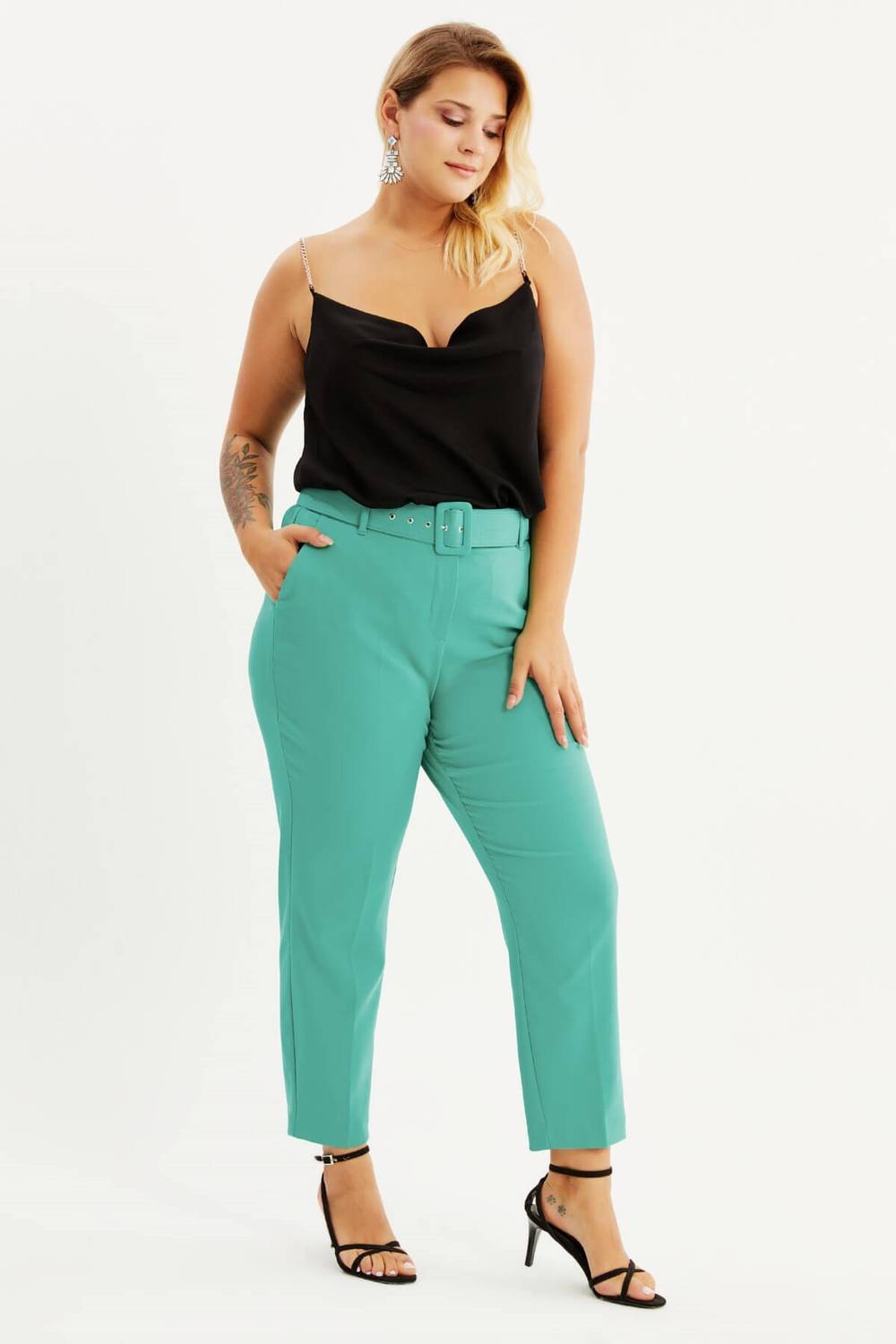 بنطلون كلاسيكي بحزام بجيب مفصل