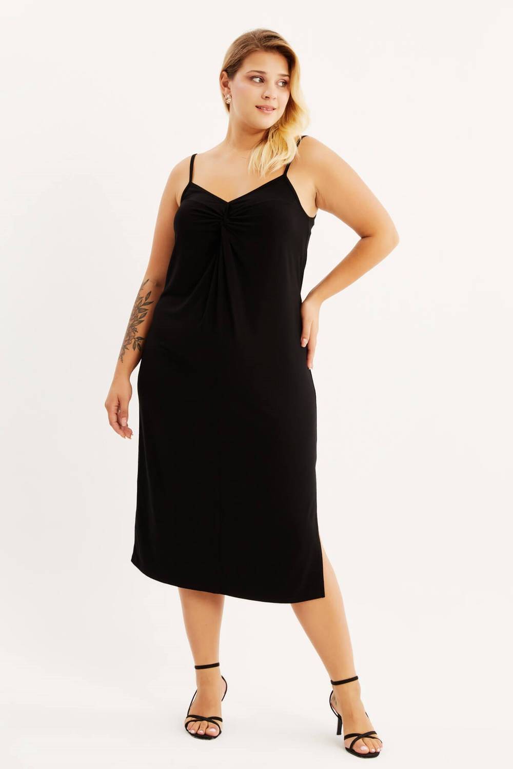 Рубашка с завязками и узором для полных женщин, V-образный вырез, комфортный крой, цвет черный, материал: 96% вискоза, 4% эластан