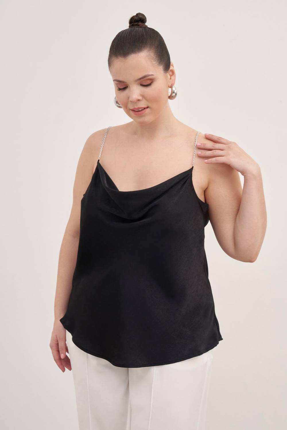 Satin Zincirli Degaje Yaka Bluz