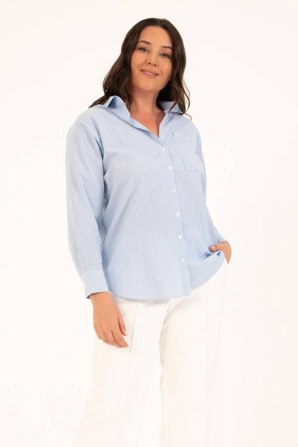 Синяя полосатая оверсайз рубашка натуральный хлопок размер 44-54, комфортный крой, длинный рукав, идеальна для создания стильных образов