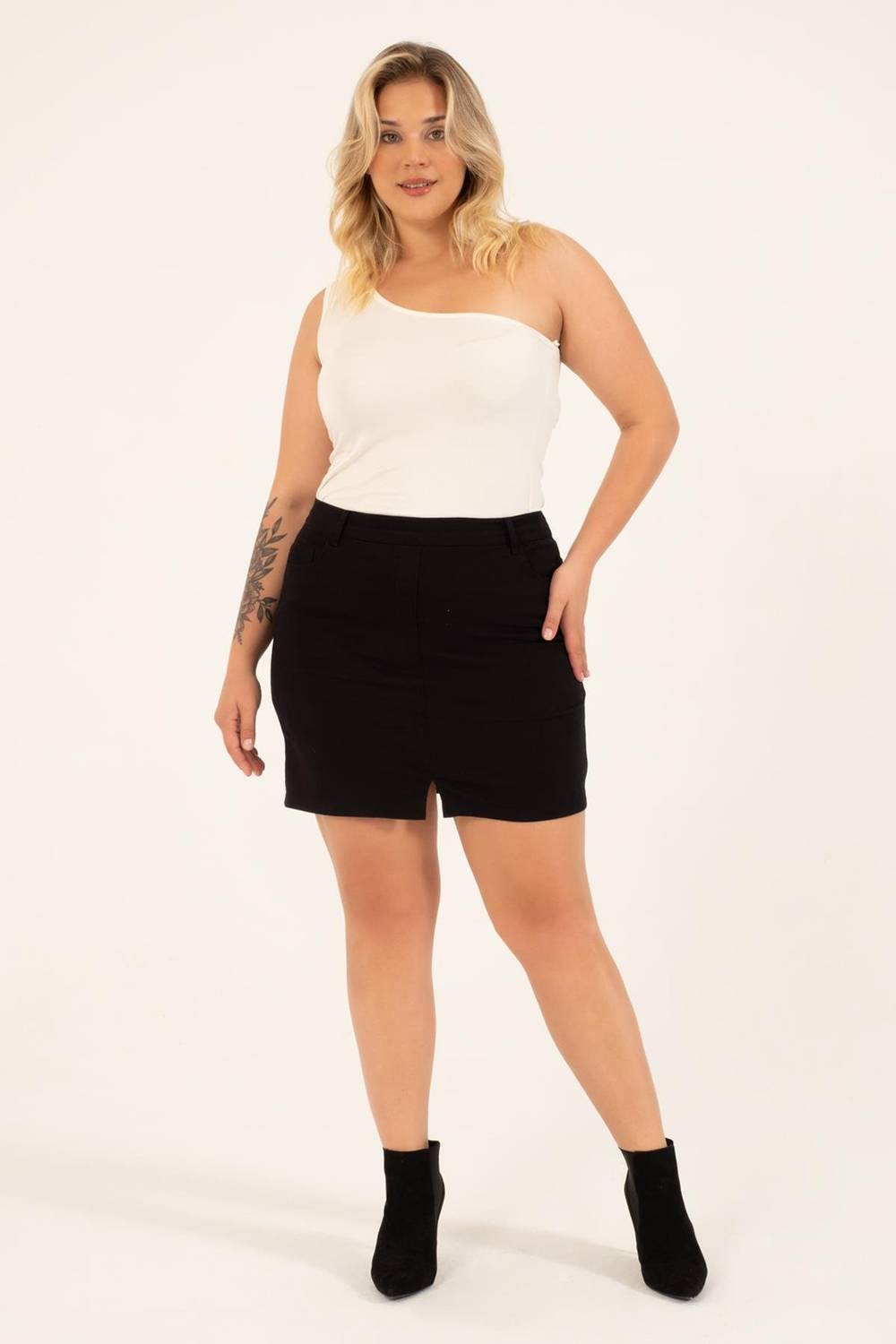 فتحة جيب تنورة مفصلة