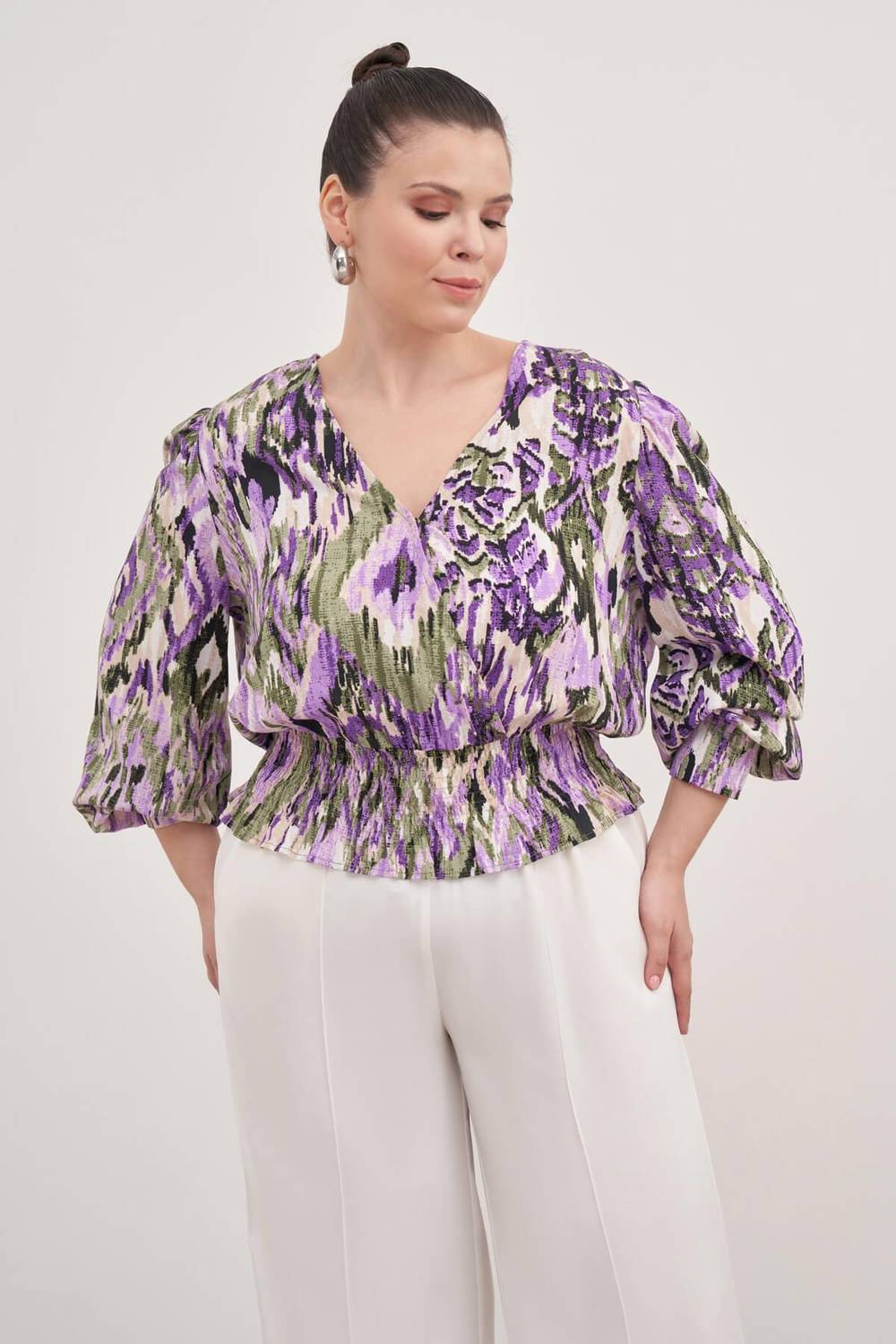 Gipe Detaylı V Yaka Bluz