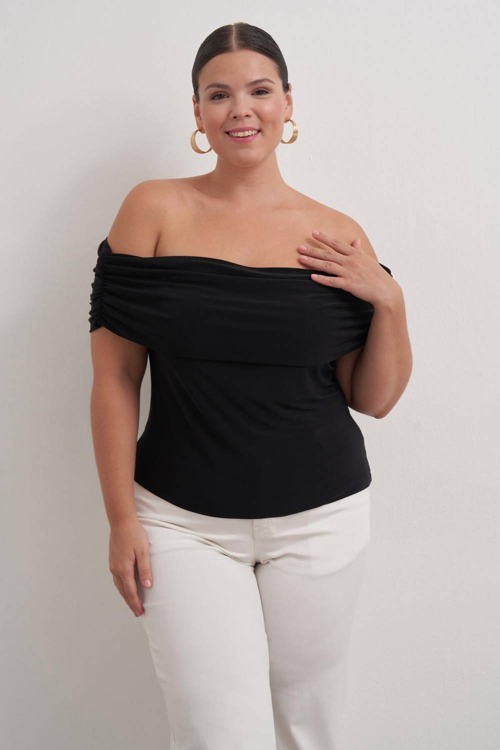 Açık Omuzlu Büzgülü Bluz