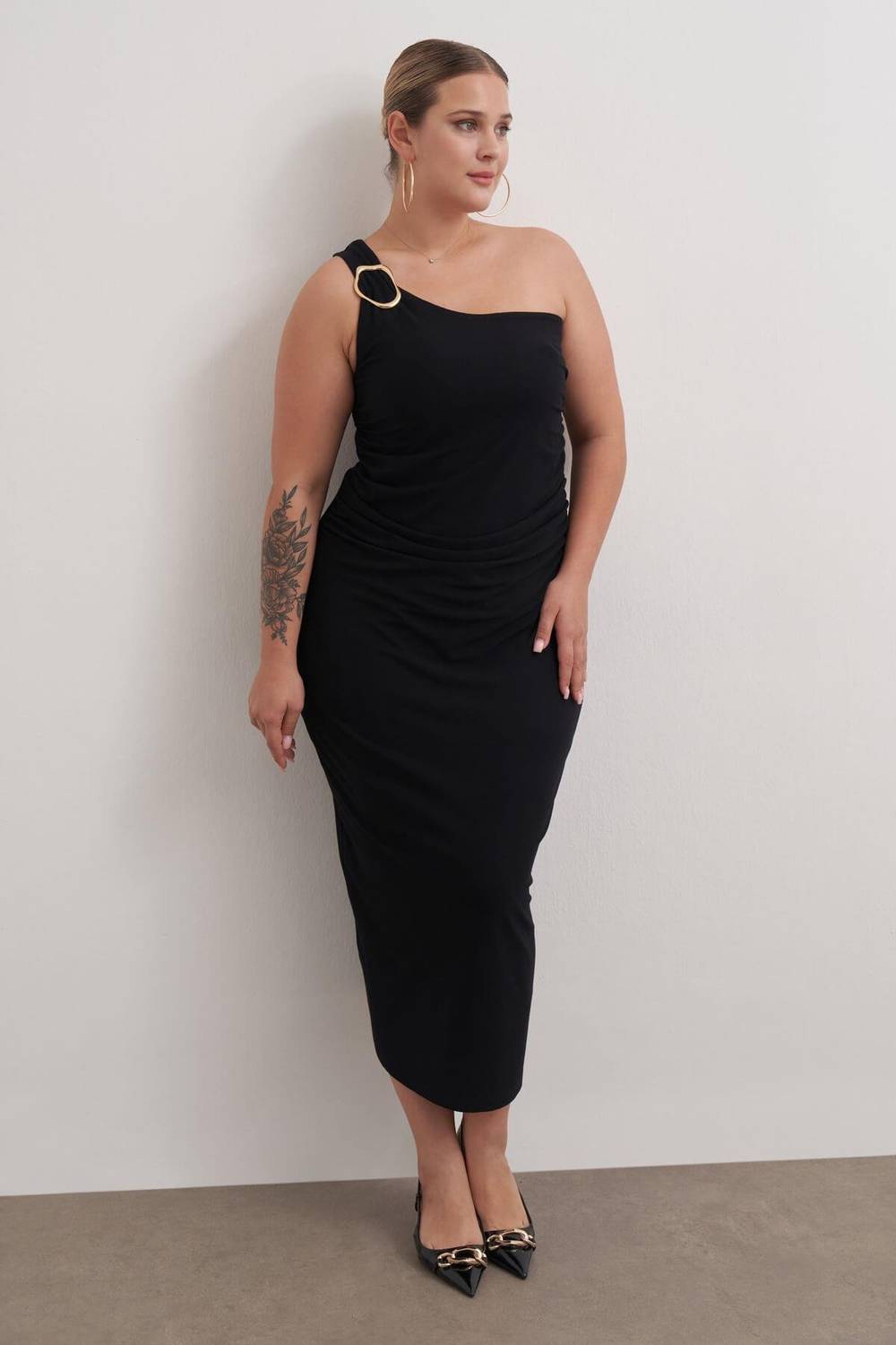 Metal Toka Detaylı Tek Omuz Elbise