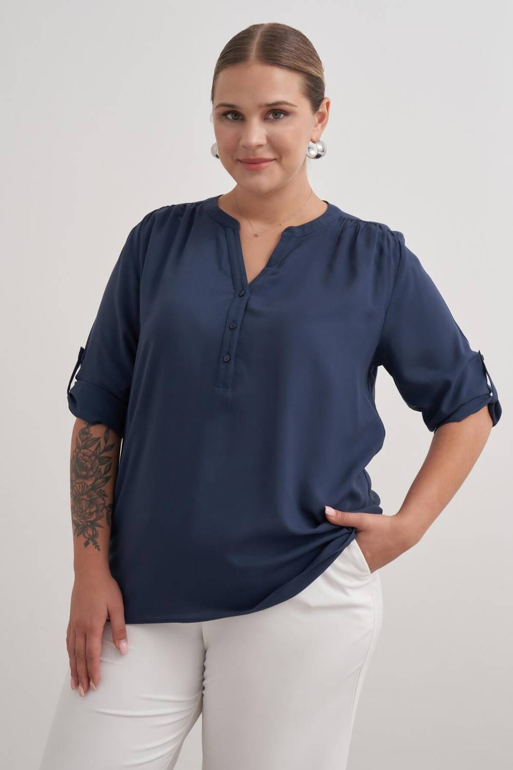 Блуза на большие размеры с 3/4 рукавами, 100% вискоза, свободный крой, модель Gucci, кнопка, длина 75 см, цвет: тёмно-синий