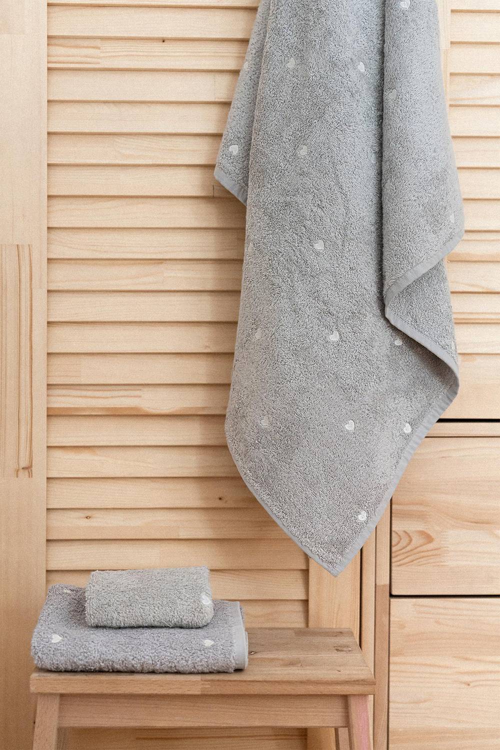 منشفة وجه شغف قلبية (50 × 90 سم) مصنوعة من القطن العضوي بنسبة 100% ناعمة وغير قابلة للتصلب بعد الغسل، عالية الامتصاص وخالية من المواد الكيميائية