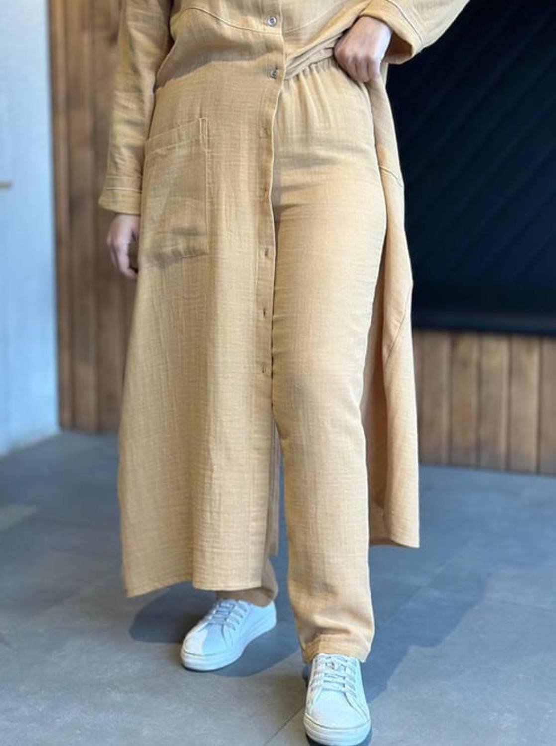 Muslin Carrot Pants in Milk Coffee - Available in Sizes 1(36/38/40), 2(42/44/46), 3(48/50/52) for Comfort and Style