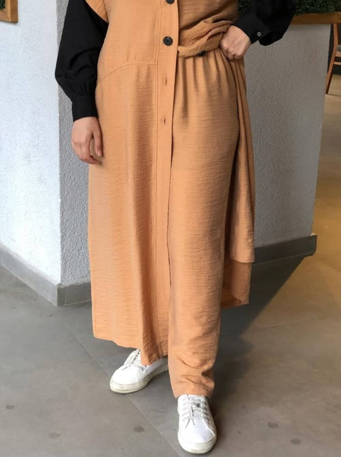 Linen Trousers in Milk Coffee, Available in 3 Sizes: 1(36/38/40), 2(42/44/46), 3(48/50/52) for a Stylish Look