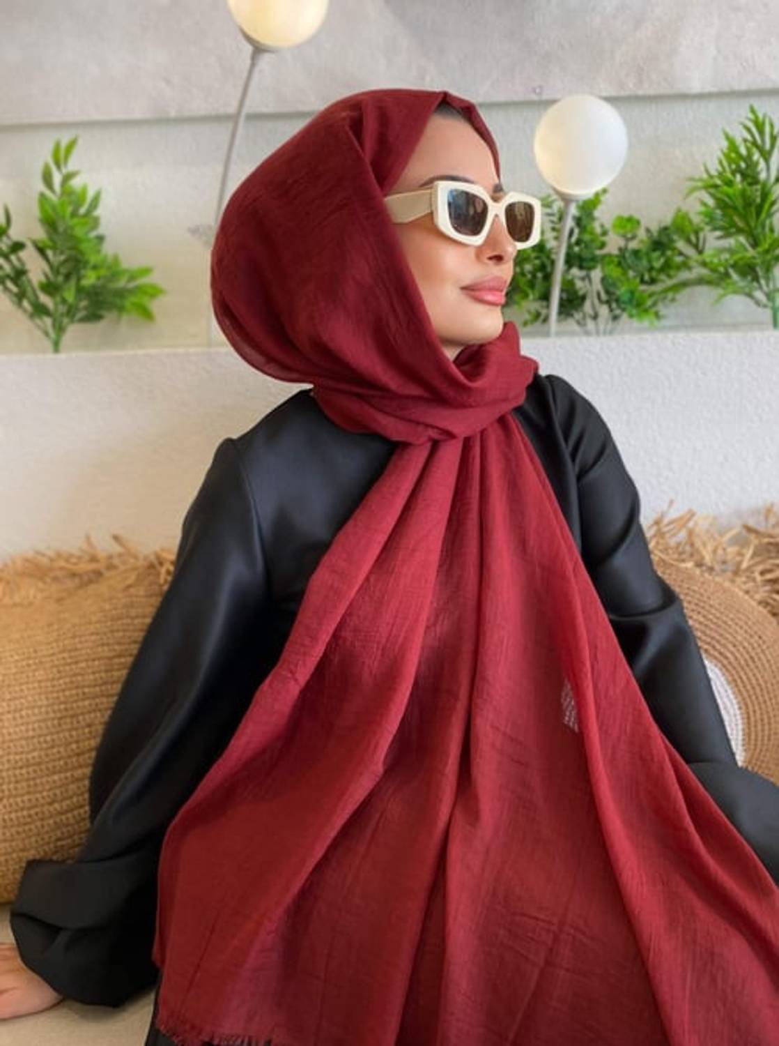 شال قطن بلون أحمر داكن، خفيف جداً، لا يحتاج إلى كي، قابل للغسيل بالآلة، مقاس 193سم × 90سم، مناسب لمقاسات 36/38/40