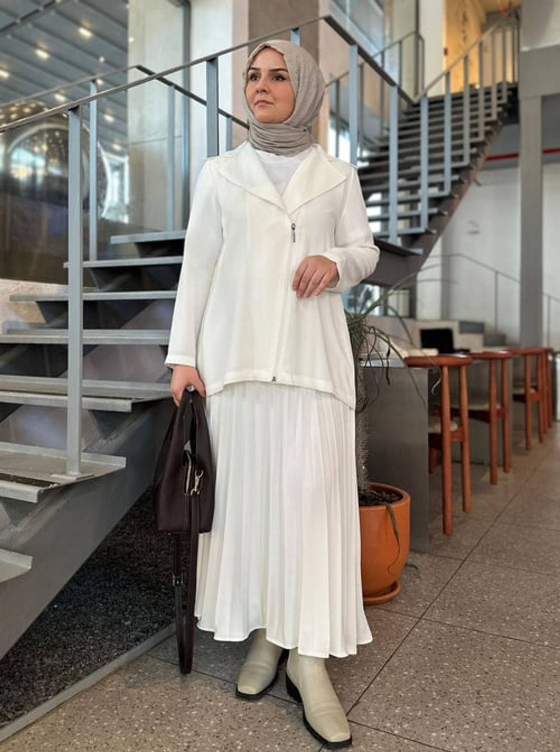 Коротка бяла кофта з шальовим коміром, склад: креп, розміри: 36-52, для жінок