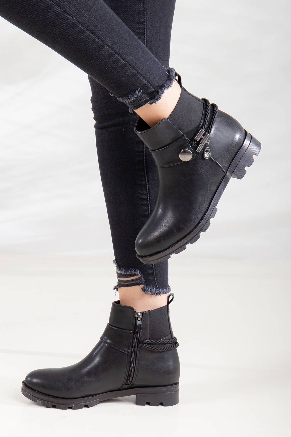 Tures Elastic Side Ankle-Length Women's Boots BLACK SKIN