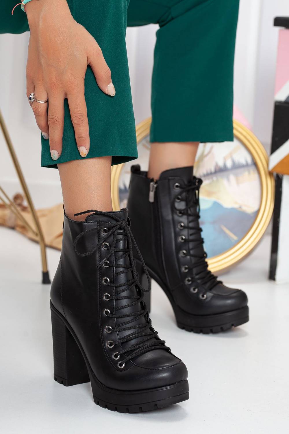 Женские платформенные ботинки Rampos черная кожа, подошва полиуретан, высота подошвы 10 см, размеры 36-40