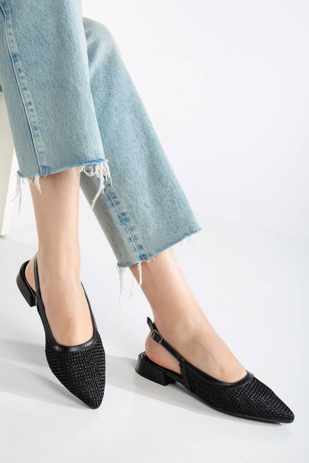 Günlük Kadın Arkası Açık Fiyoklu Sivri Babet Siyah Cilt