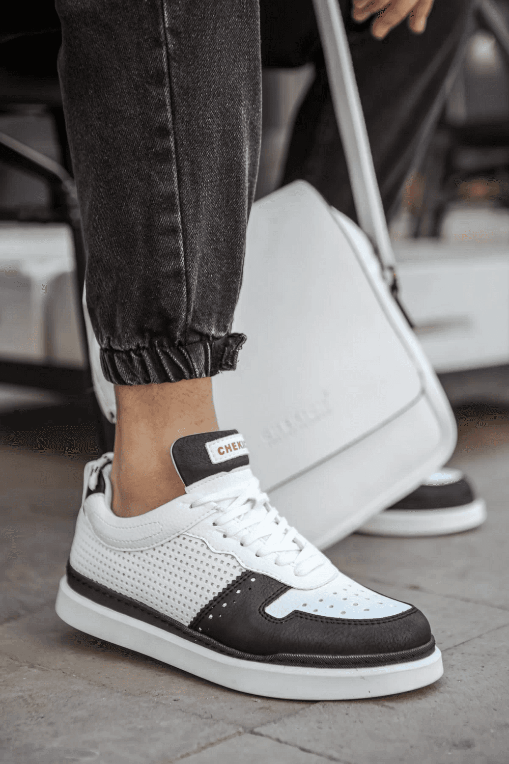 Men's Thermo Sole Lace-Up Sneakers-White Black