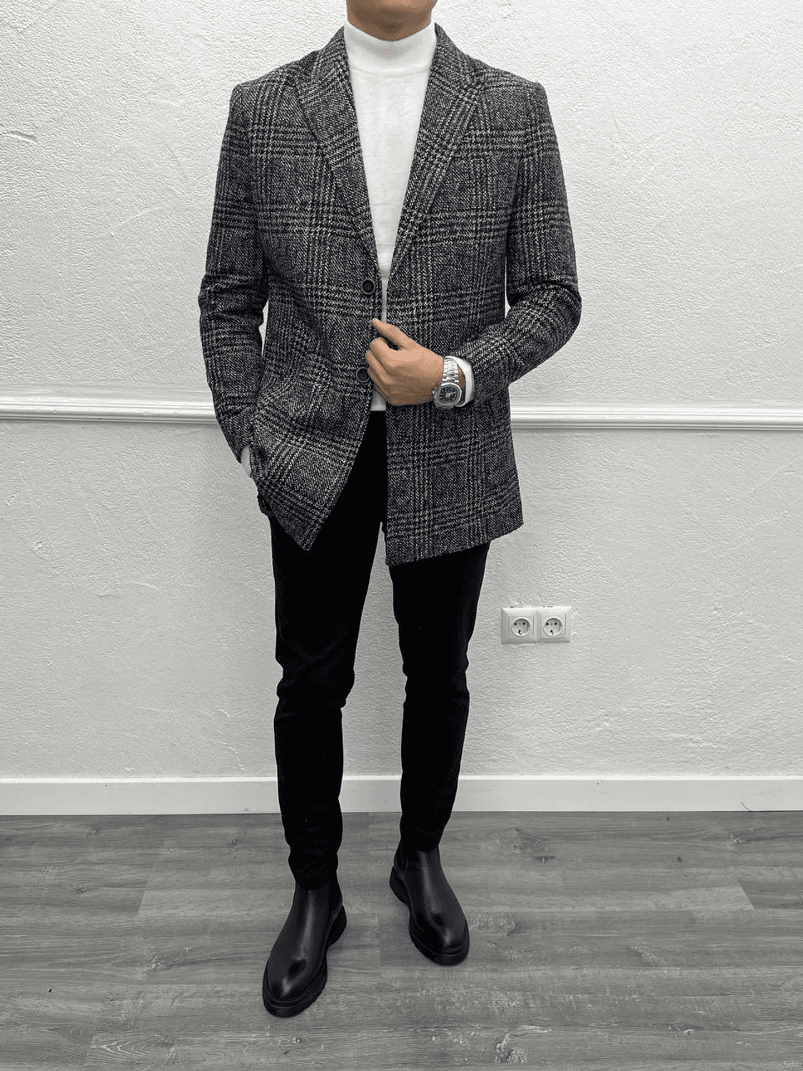 Чоловіче приталене пальто з двома гудзиками в клітинку - каштанове