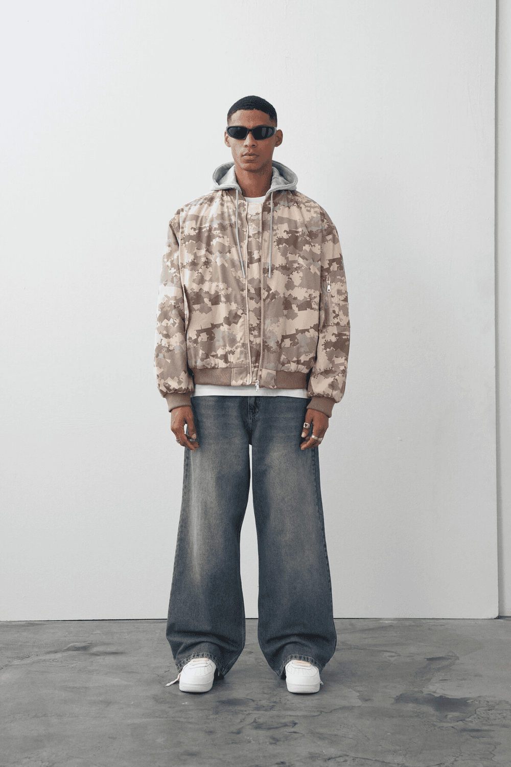 Erkek Kapişönlü Owersize İçi Kapitone Kamufilaj Mont-Kahverengi