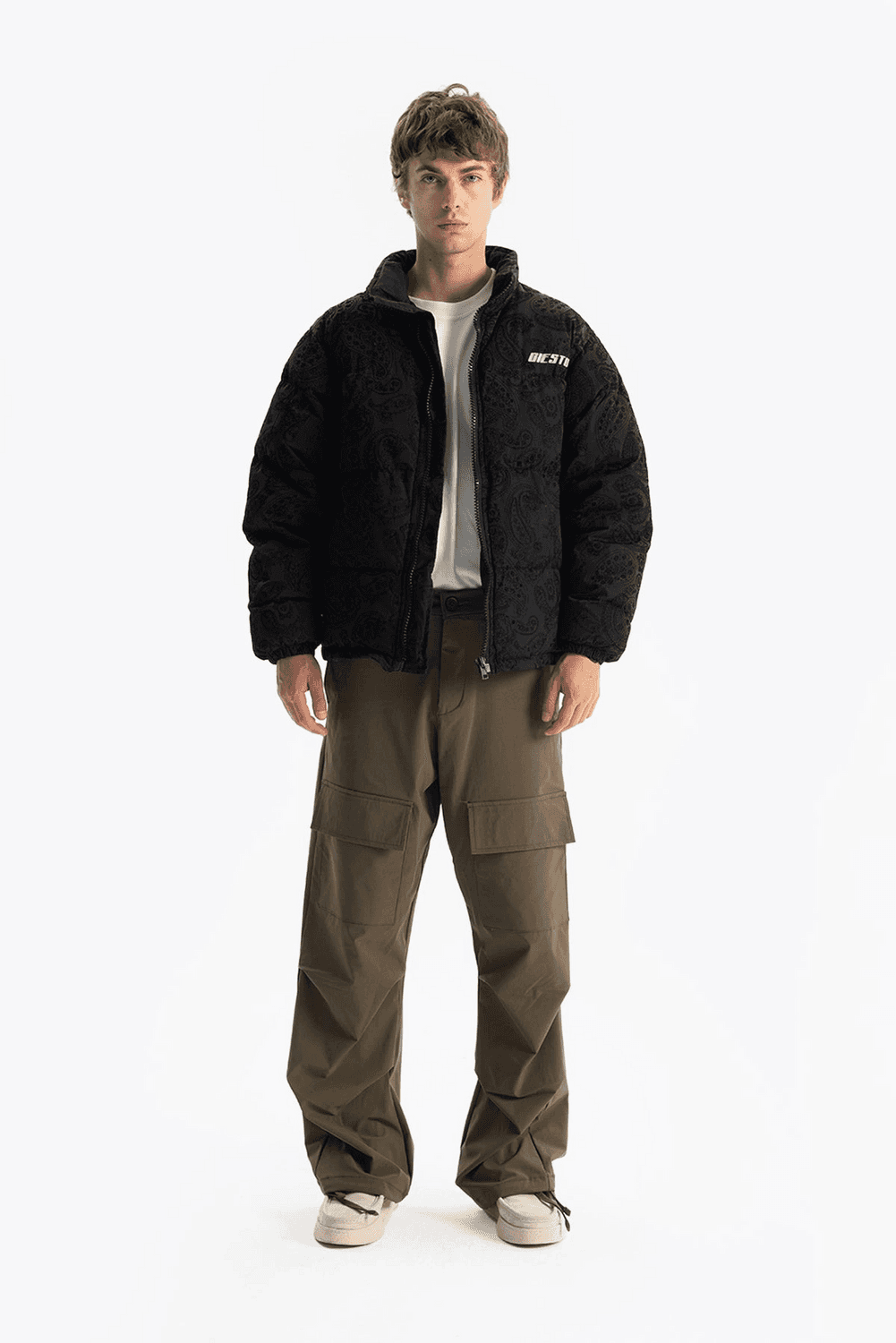 Чоловічий оверсайз пуховик з принтом, чорний, зі стягнутими манжетами, 100% поліестер, доступний у розмірах S, M, L, XL