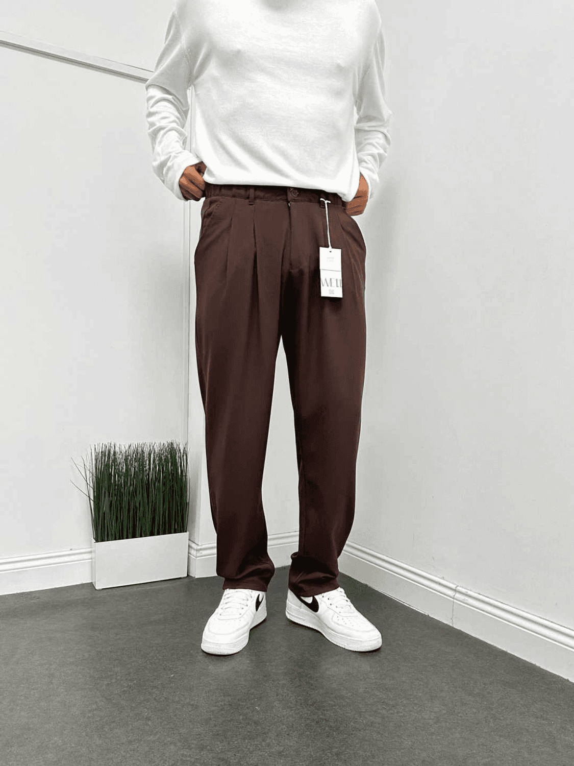 Чоловічі брюки з тягнучої тканини, коричневі, розмір M, стильні та зручні, підходять для будь-якої ситуації