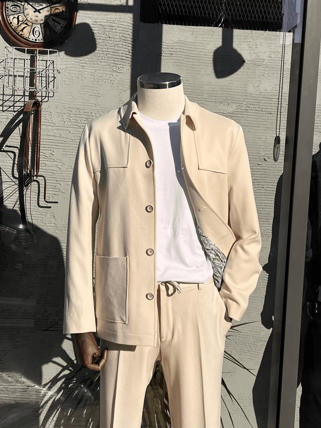 بدلة رياضية رجالية ضيقة مزودة بليكر - كريم