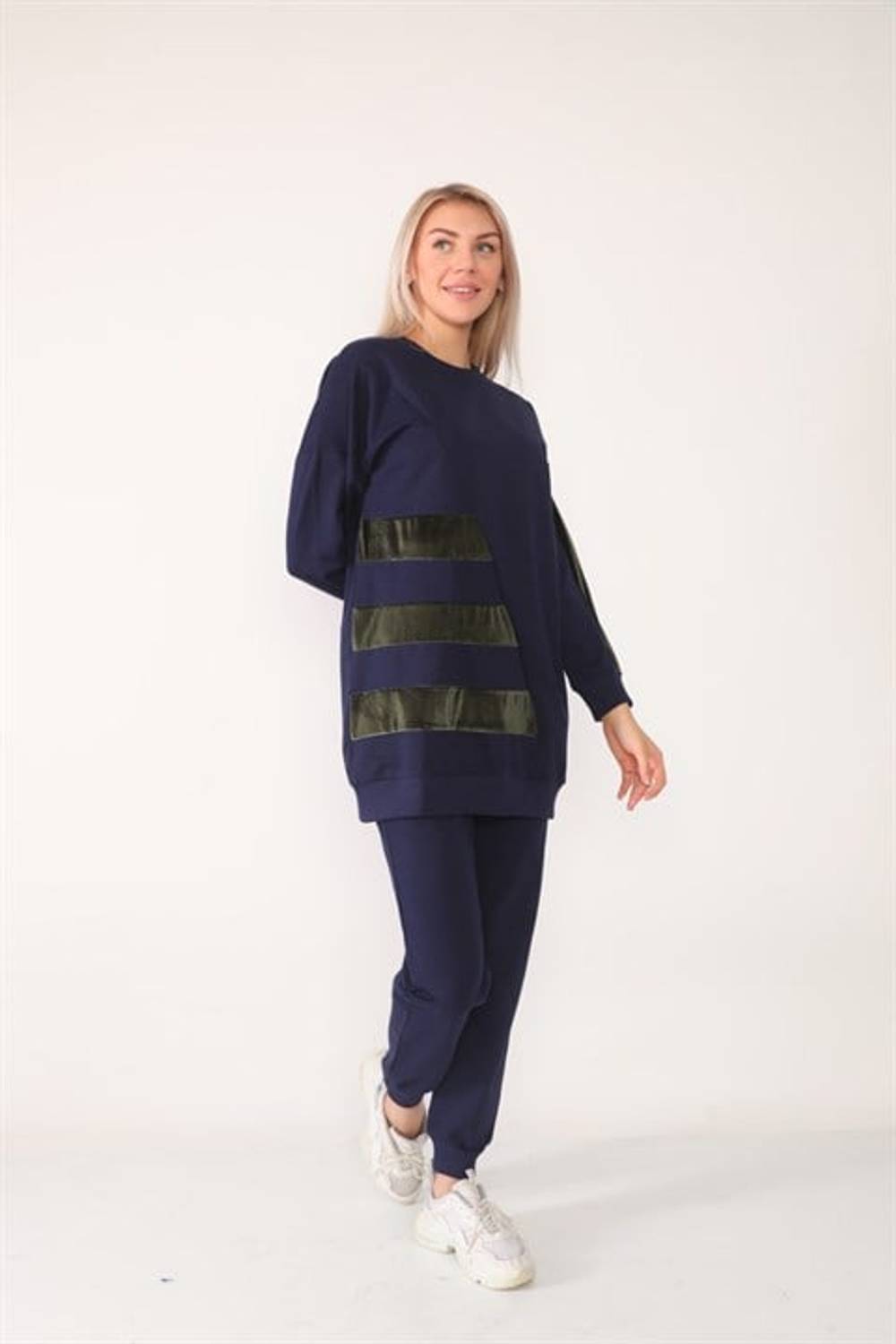 Женский спортивный костюм с бархатным декором, 80% хлопок, 2-х ниточный материал, доступен в размерах S-XXL
