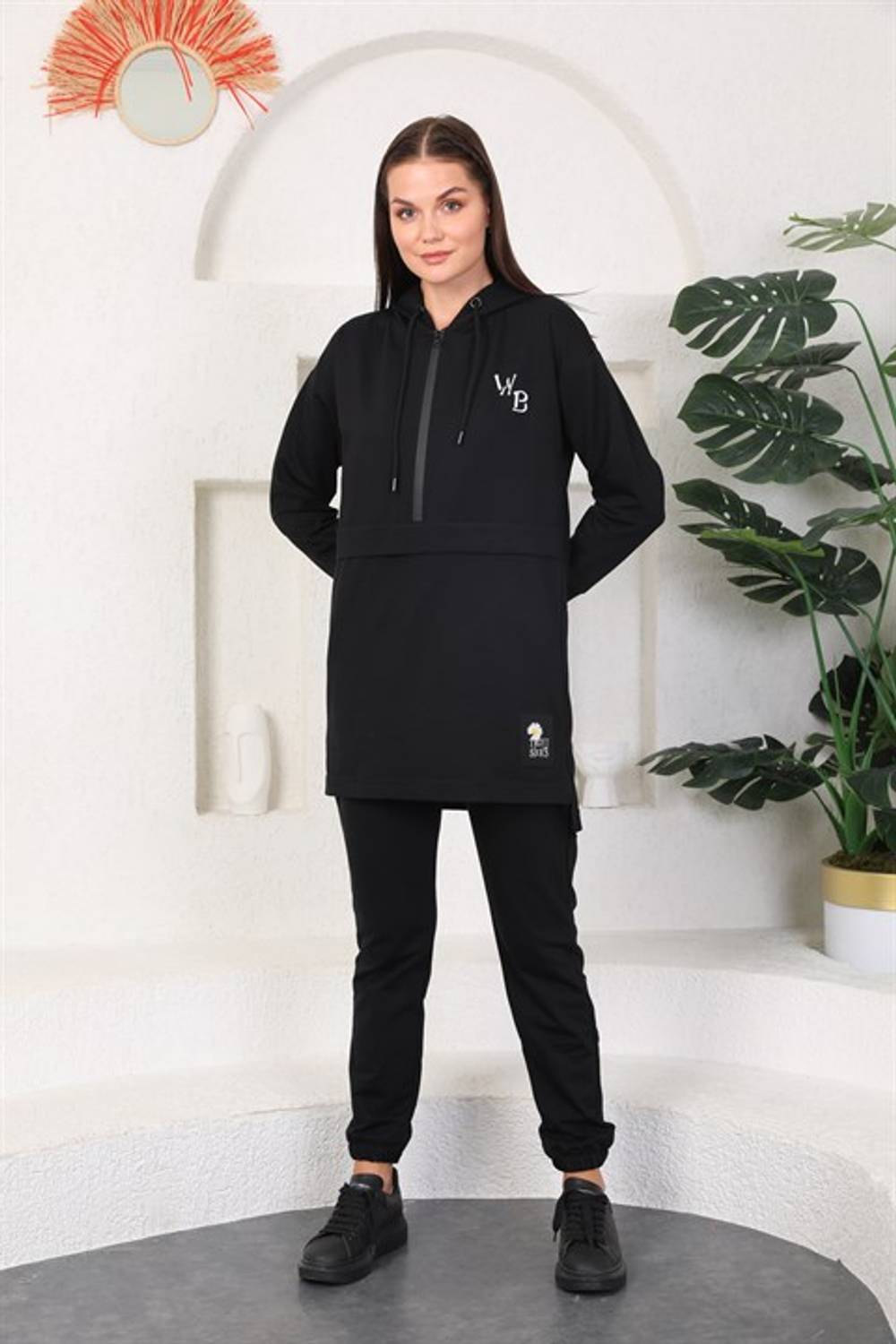 سويت شيرت هودي نسائي أسود اللون - بدلة رياضية Jogger Sports Suit