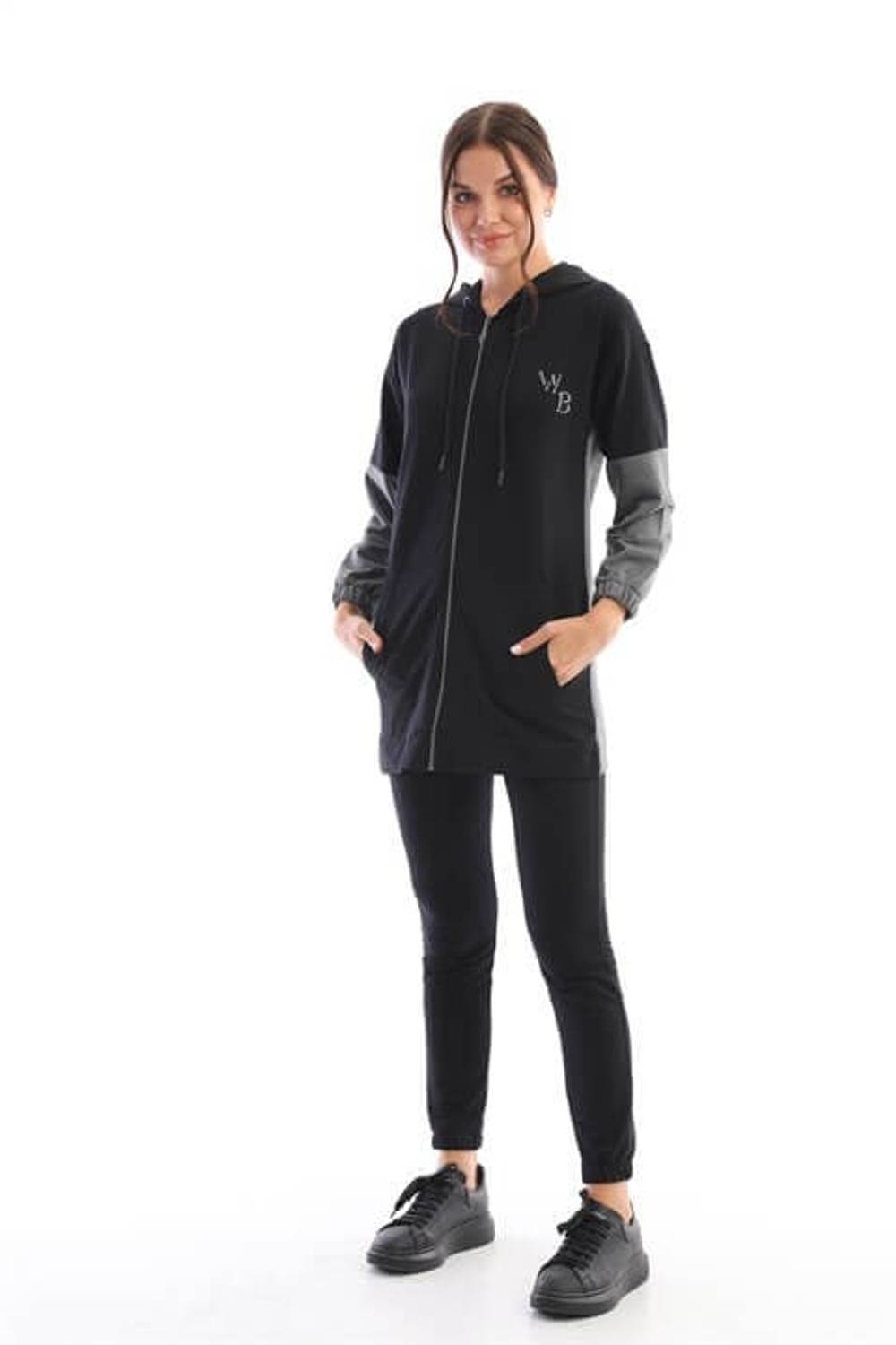 Жіночий спортивний комплект: сірий капюшонний светр з вишивкою та джоггери, з повною блискавкою, з кишенями та зав'язками на поясі