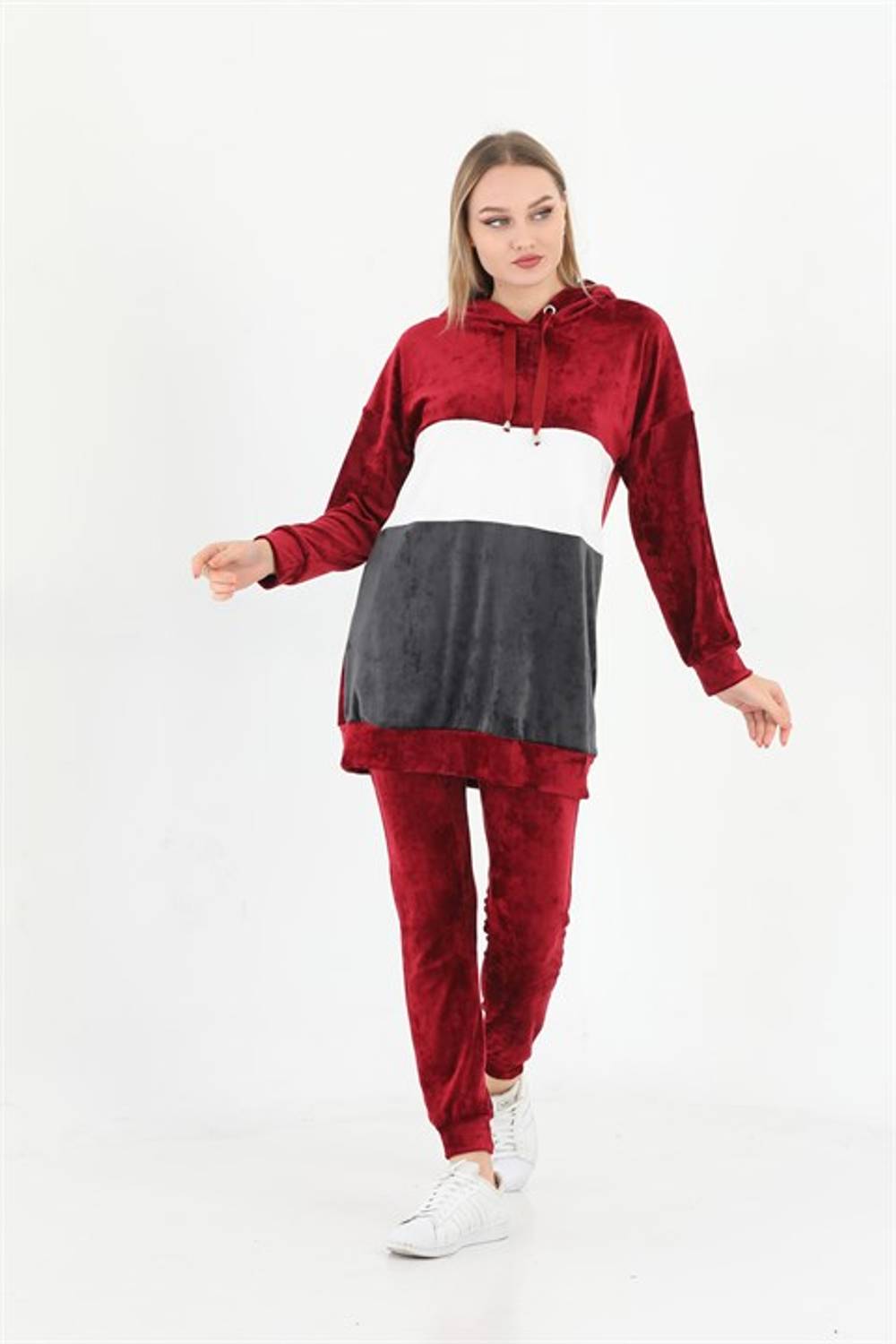 Женский спортивный костюм с капюшоном из французского велюра бордового цвета