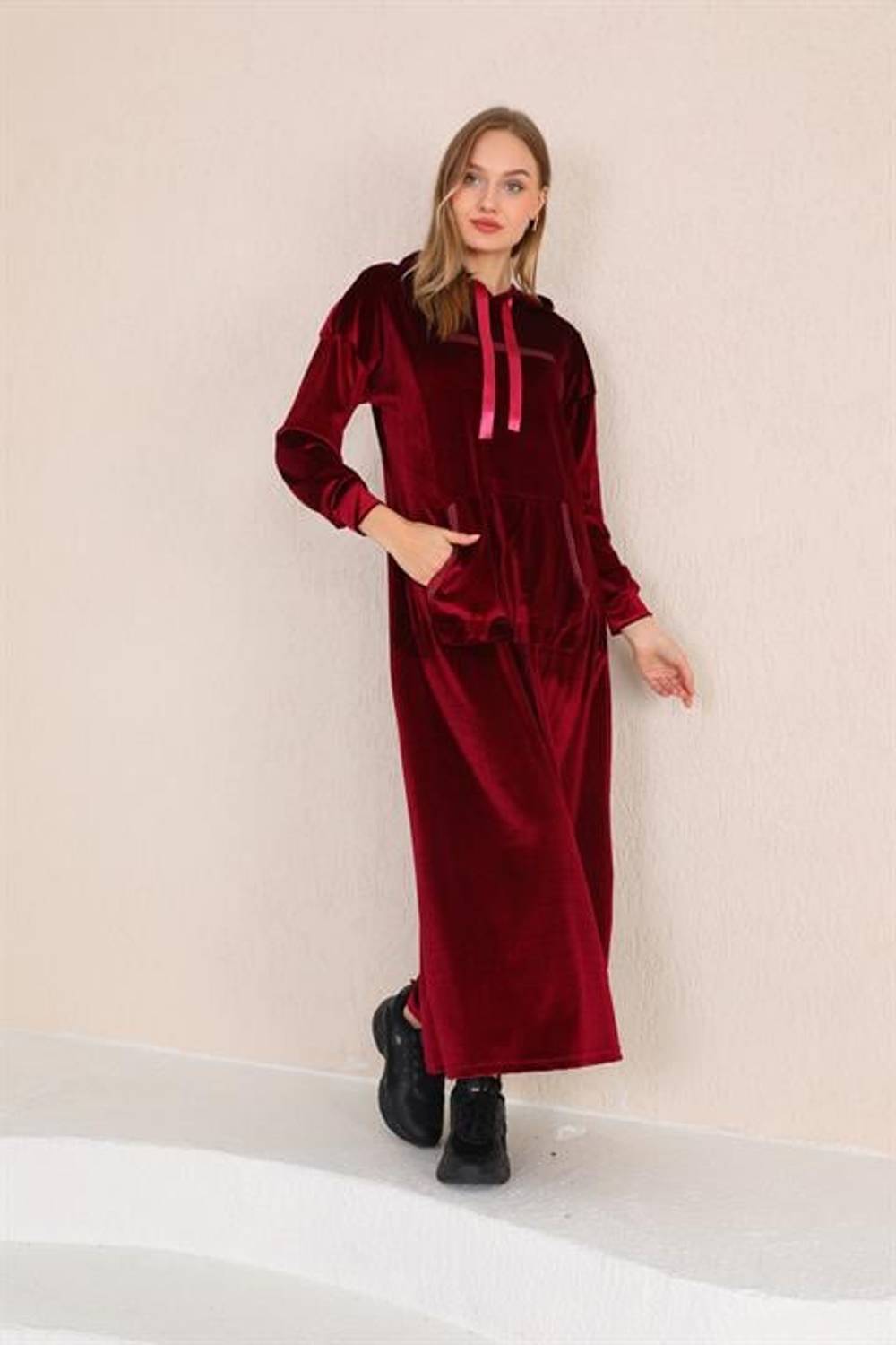 Stone Printed Kangaroo Pocket Velvet Long Dress Claret Red