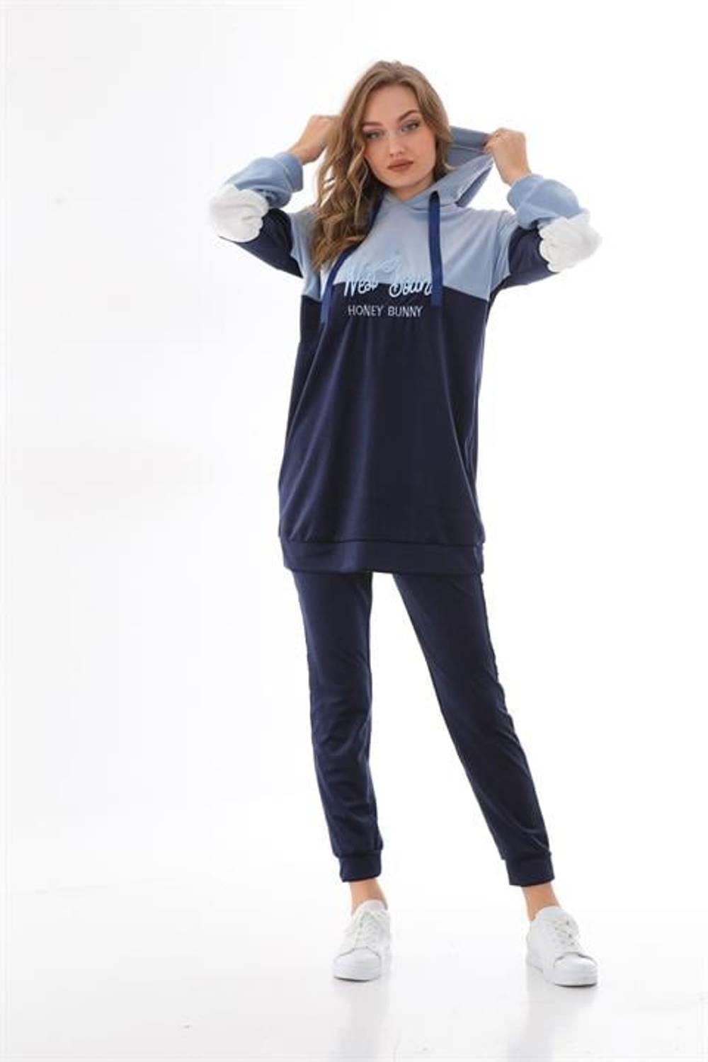 Женский спортивный костюм из французского велюра мягкого блестящего светло-голубого цвета с карманами и эластичной талией