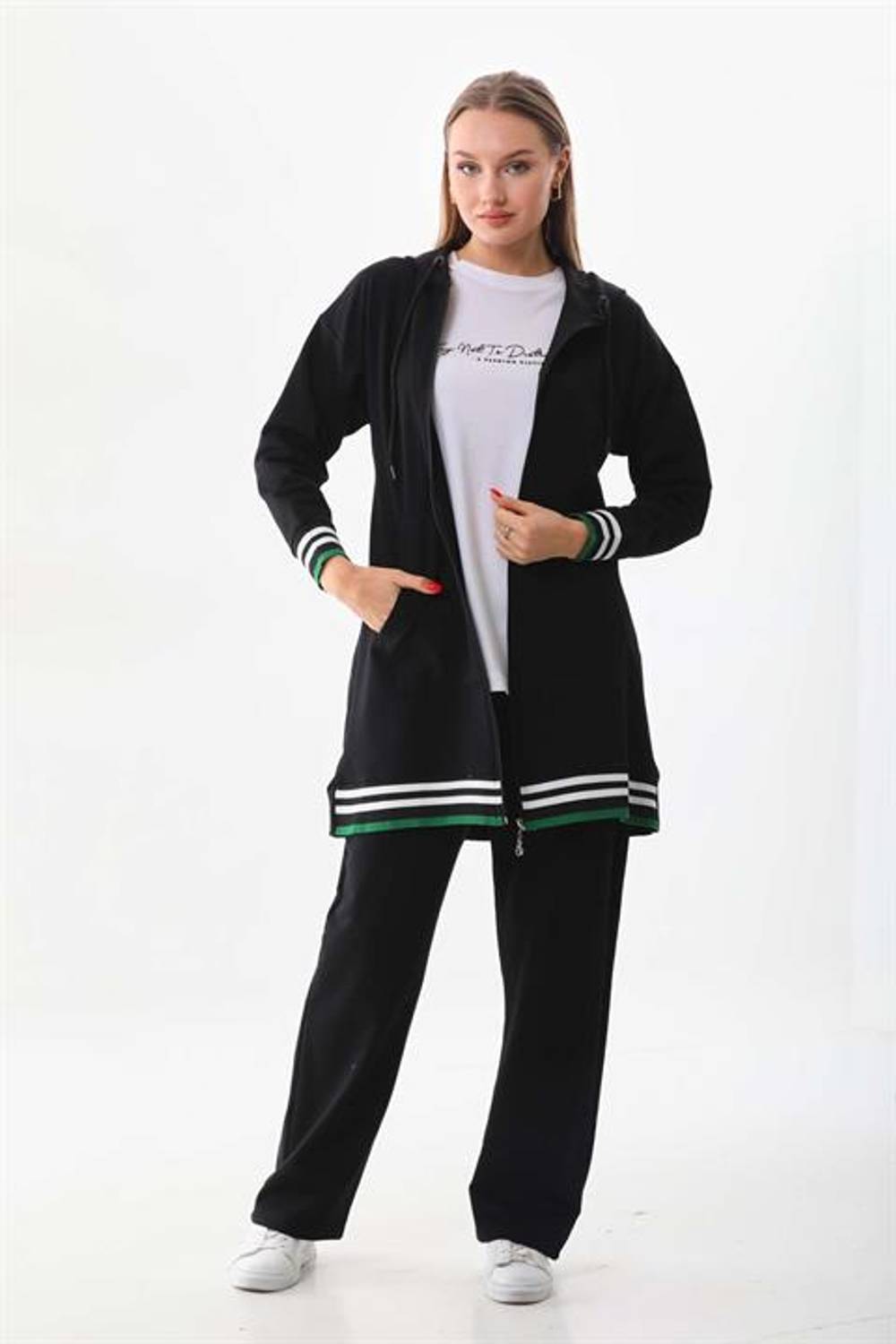 مجموعة بدلة رياضية بحجاب ثلاثي مخططة باللون الأسود للسيدات