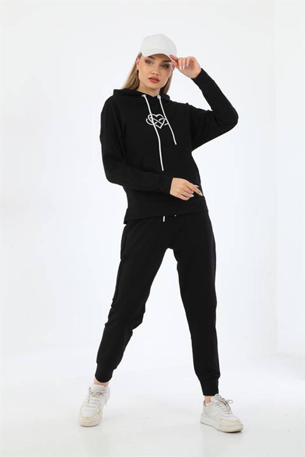 مزيج رياضي نسائي بنمط قلب Daily Sweat Jogger باللون الأسود