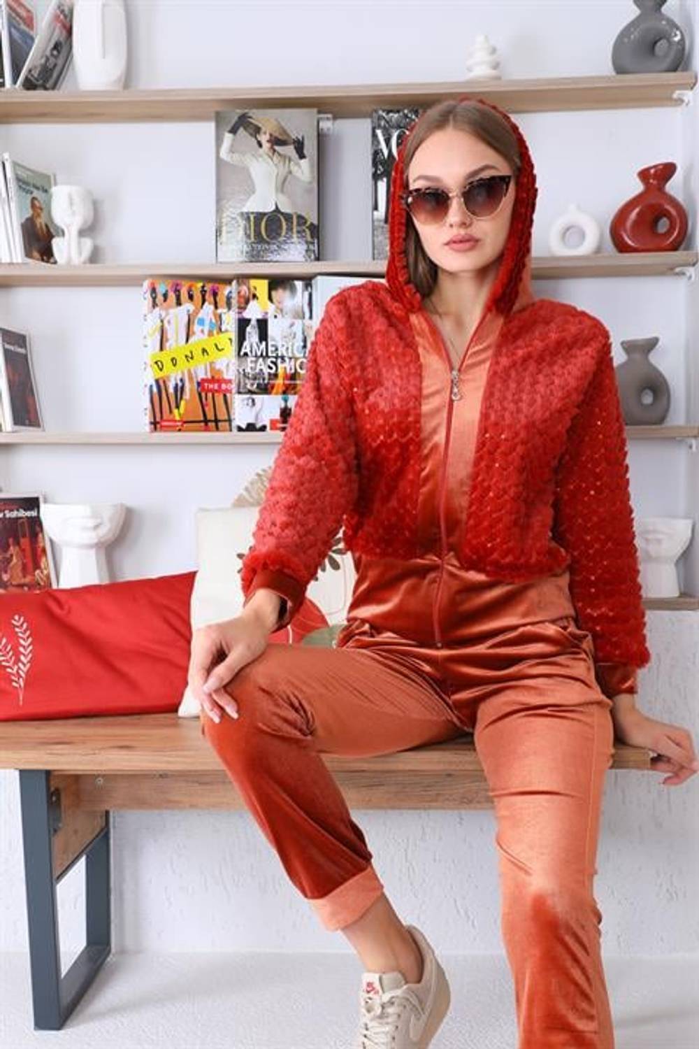 TABA Plush Velvet Women's Tracksuit Set