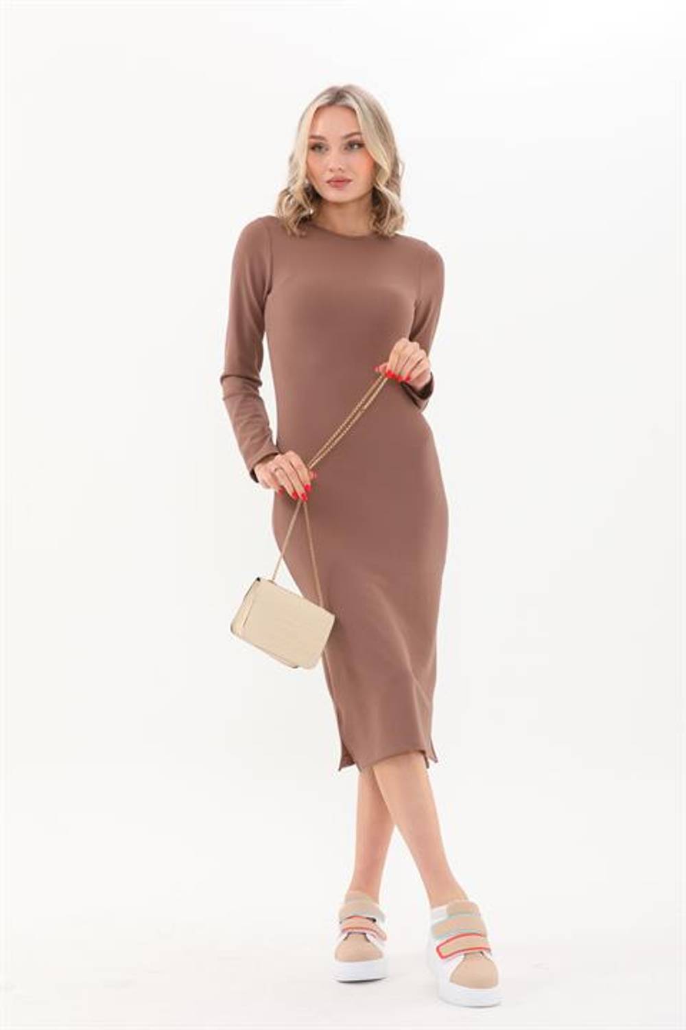 Сукня з візонового кольору, довгий рукав, міді довжини, з розрізами, для повсякденного літа