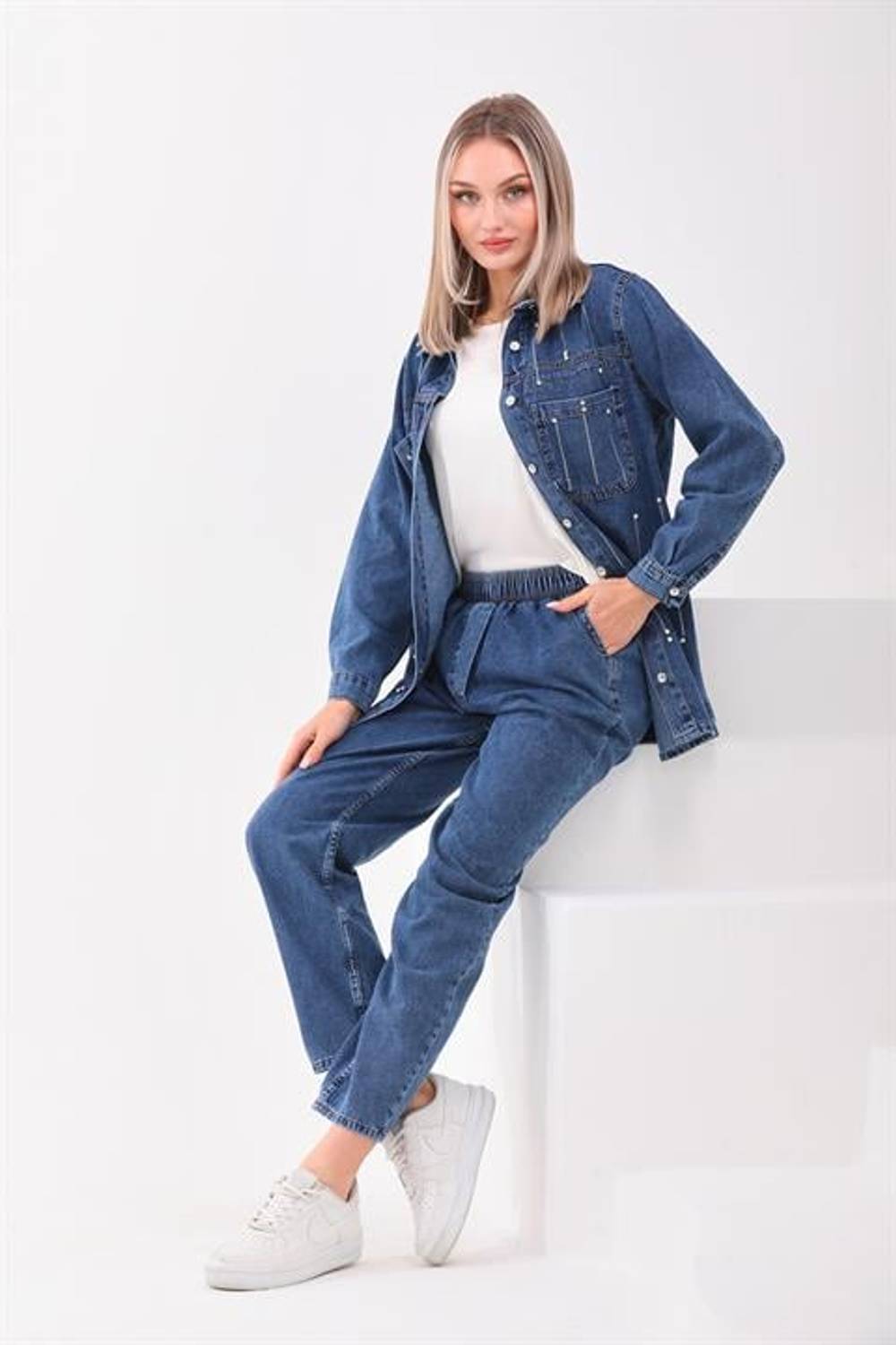 Жіночий комплект темно-синього деніму з кам'яною обробкою, туніка і штани, стильний та зручний для повсякденного використання