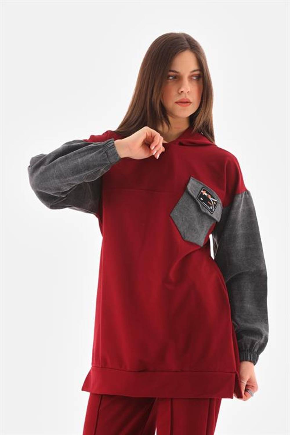 Спортивный комплект с деталью из денима для женщин бордового цвета
