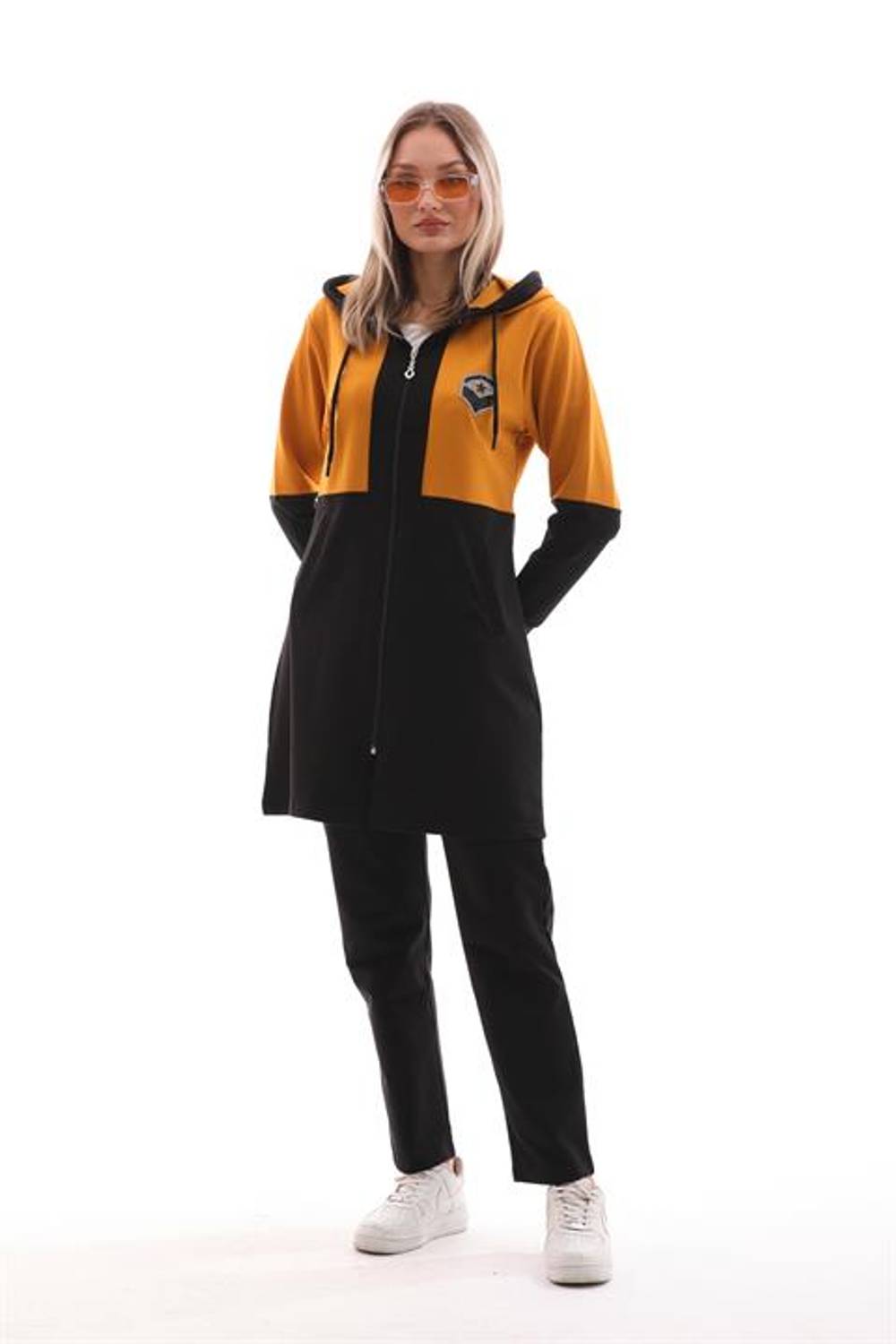 Спортивний костюм для жінок з блоками кольору та нашивкою - ГОРЧИЧНИЙ