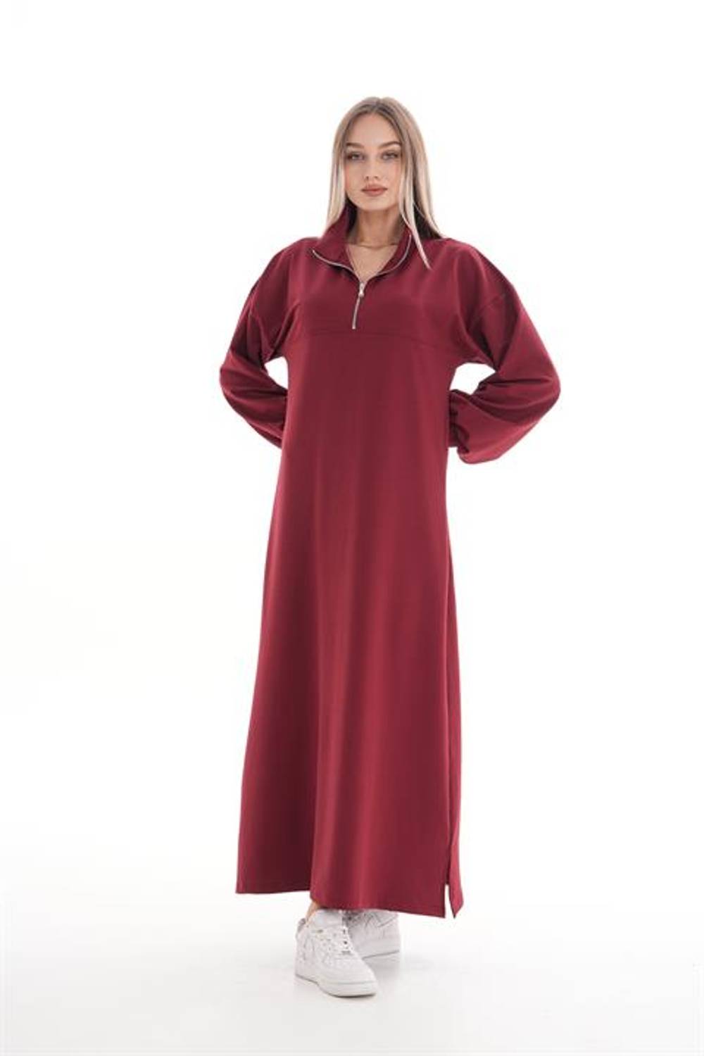 فساتين رياضية نسائية بياقة عالية وسحاب نصف شفاف باللون بوردو