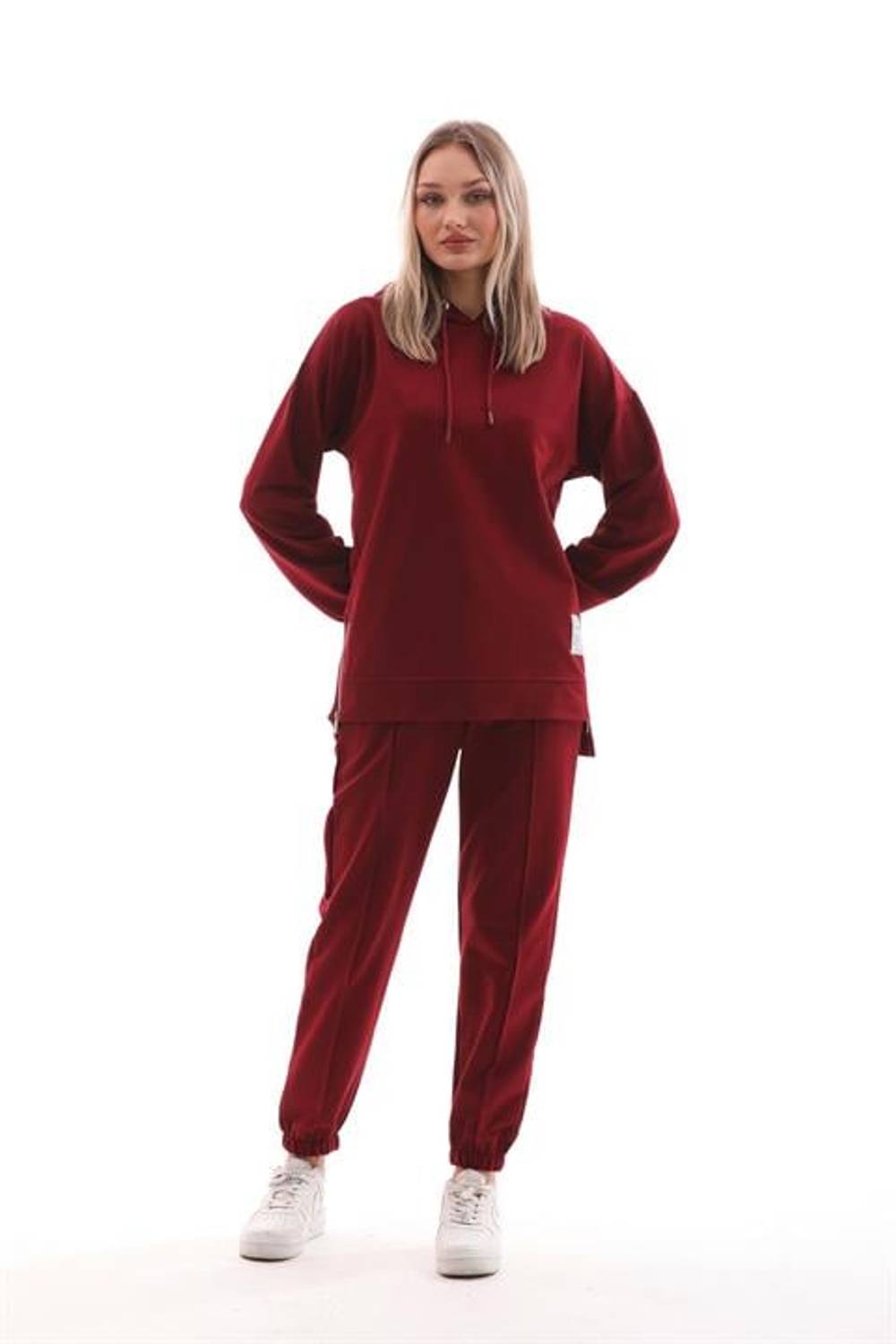 Жіночий спортивний костюм з блискавкою та розрізами - БОРДО, зручний і стильний для повсякденного носіння