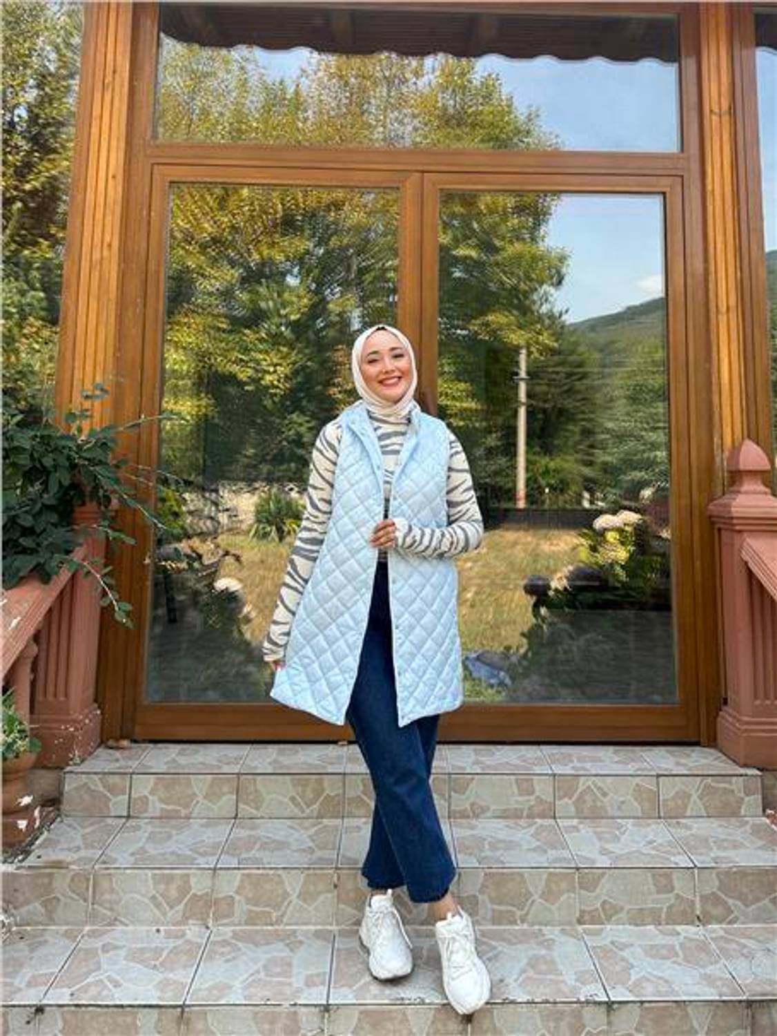 جاكيت ديسبينا بتصميم كابيتوني مع سحاب وأزرار بدون أكمام - 71150 - لون أزرق جليدي