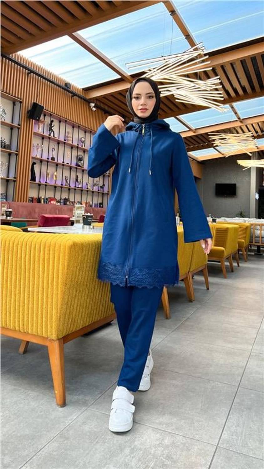 Спортивный комплект: туника с капюшоном и штанами, узор кружев, индиго, размеры 38-46