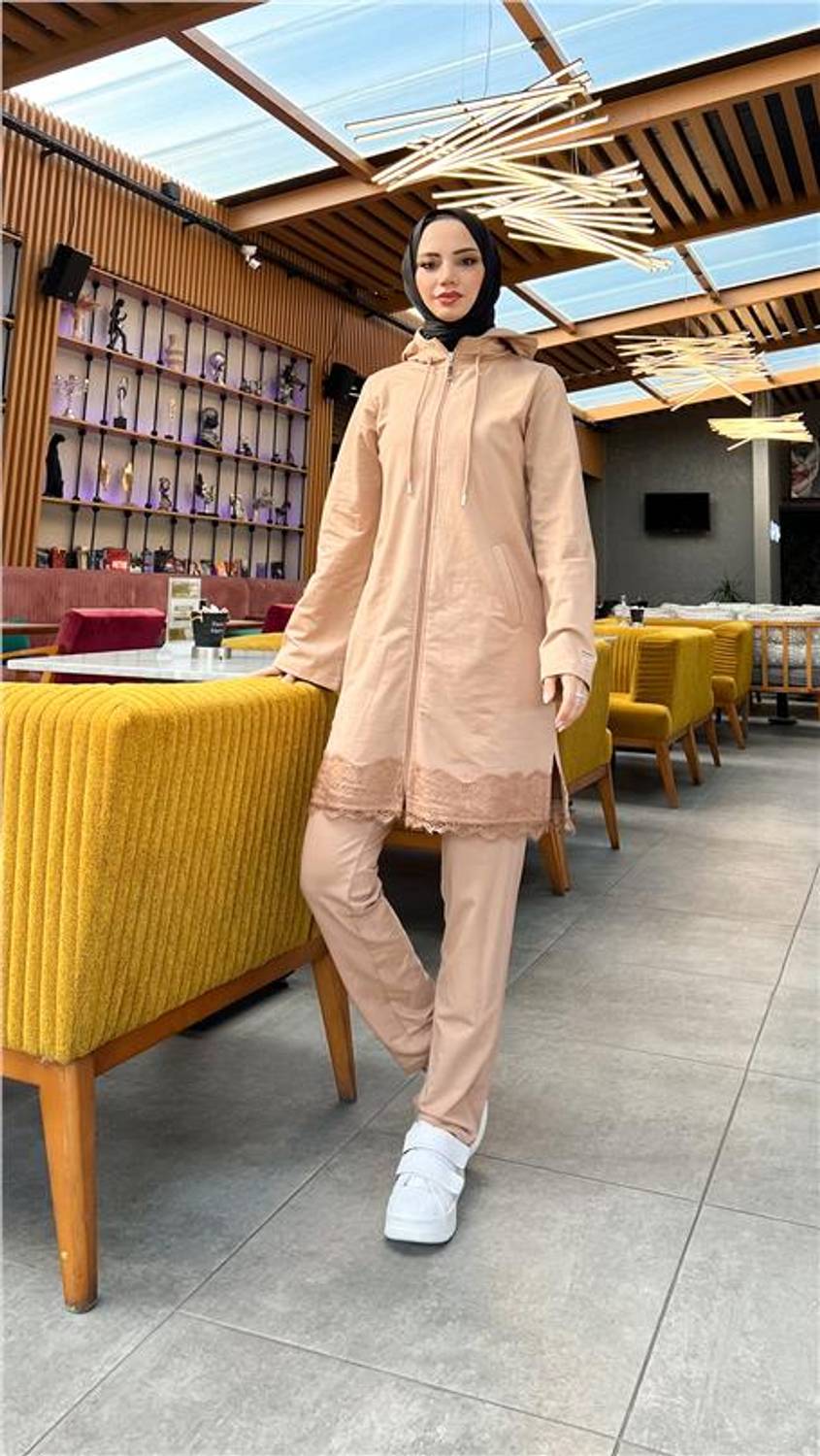 تونيك وبنطال رياضي مزين بالدانتيلا مع سحاب وغطاء رأس - مجموعة متكاملة - لون بيج