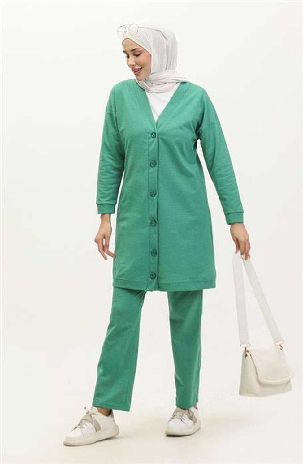 Спортивний комплект з кнопками та V-подібним вирізом - базовий, простий, зелений Benetton, придатний для всіх сезонів, 80% бавовна, 20% поліестер