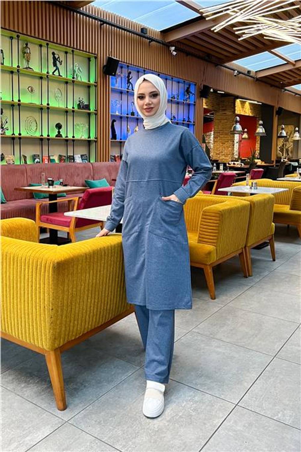 Спортивный комплект с длинной туникой, двумя карманами и брюками, цвет индиго, 80% хлопок, 20% полиэстер, подходит для 4 сезонов